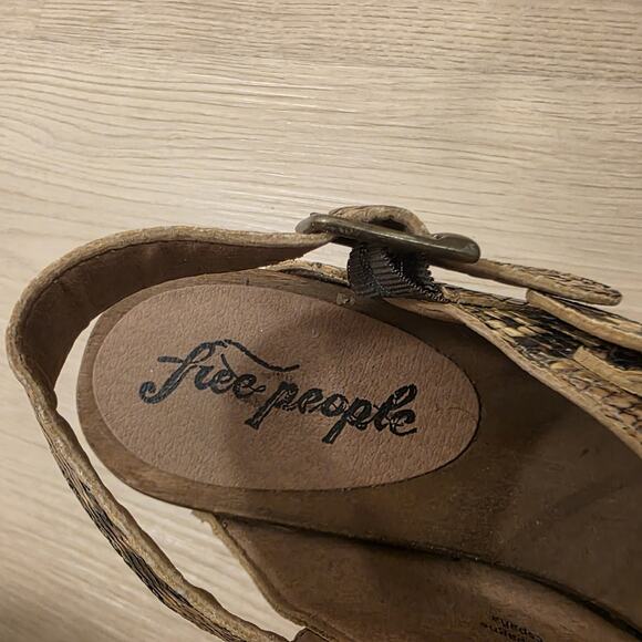 Free People Tan Snakeskin Leather Wooden Boho Avant Garde Belem Clogs Size 8.5 - Picture 10 of 12
